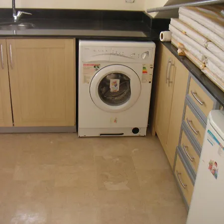 Stunning Large Within Walking Distance Of Everything Vakantiehuis *