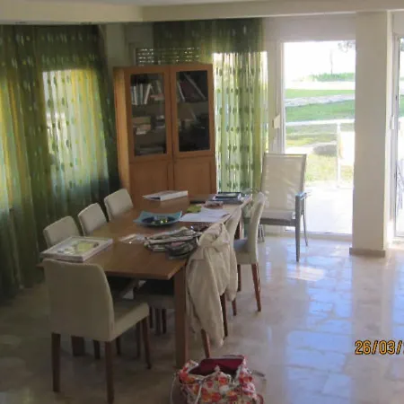 Stunning Large Within Walking Distance Of Everything Vakantiehuis