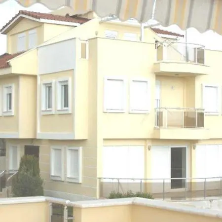Ferienhaus Stunning Large Within Walking Distance Of Everything Side